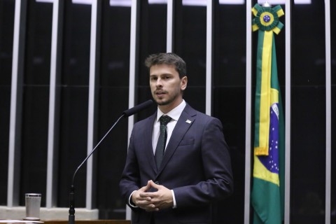 Prefeito Maycllyn Carreiro anuncia redução do ISS de 5% para 2%