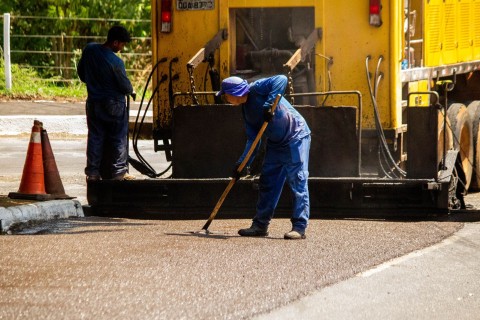 Obras de recapeamento avançam em Morrinhos e chegam até o Jardim Romano
